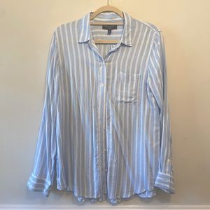 Banana Republic Striped Boyfriend Button down Shirt (size M), like new condition